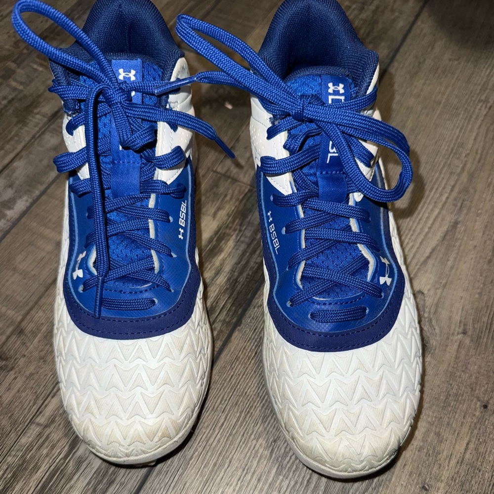 Under Armour Kids' Blue and White Cleats Size 4.5 Pre-owned